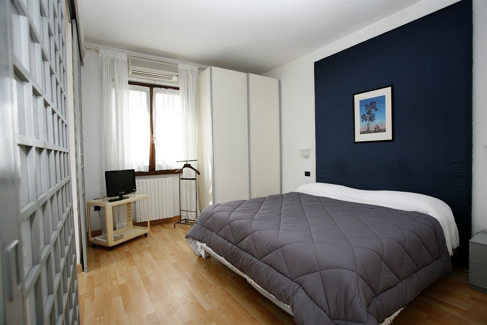 Residence Alba Colombare Di Sirmione Екстер'єр фото