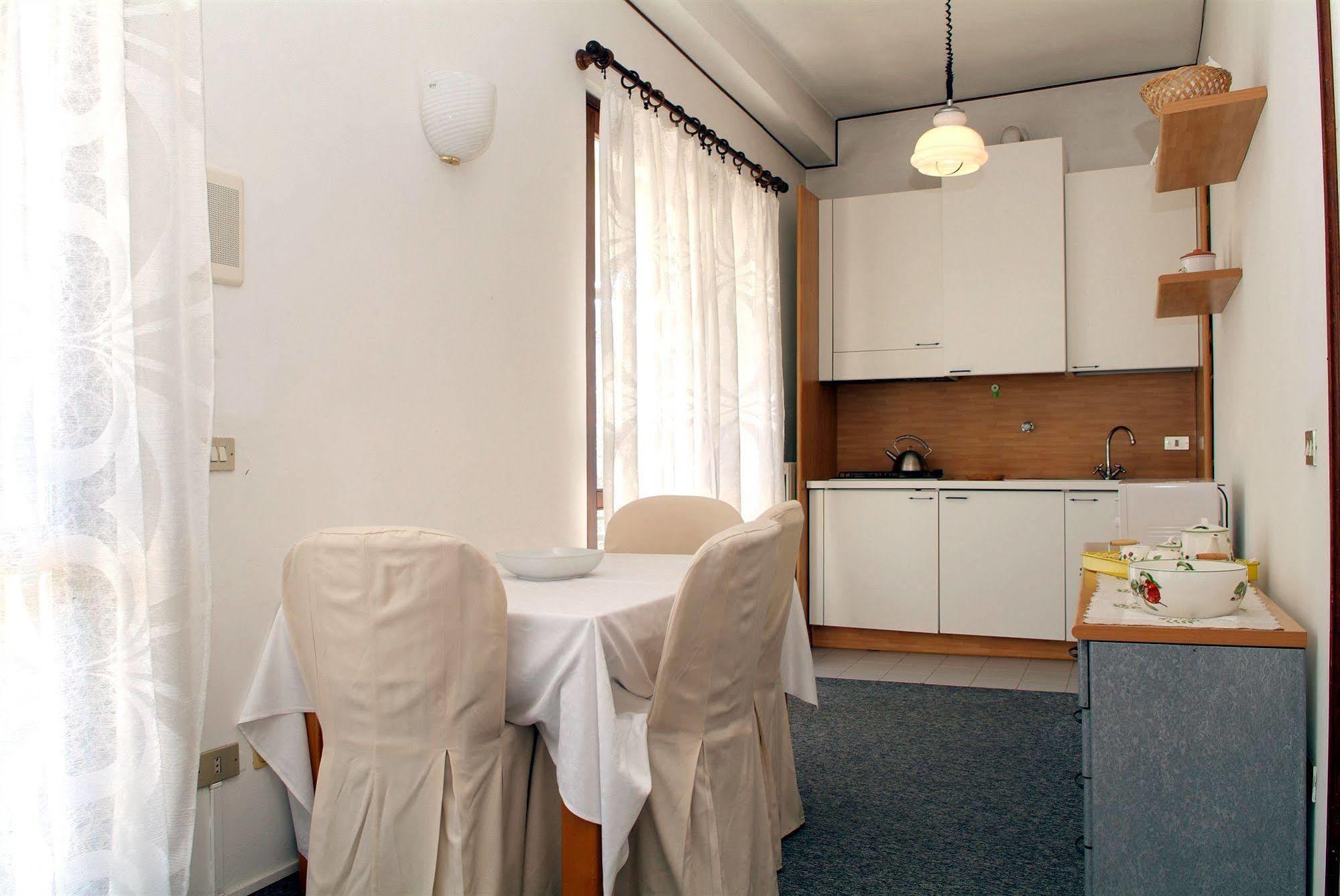 Residence Alba Colombare Di Sirmione Екстер'єр фото