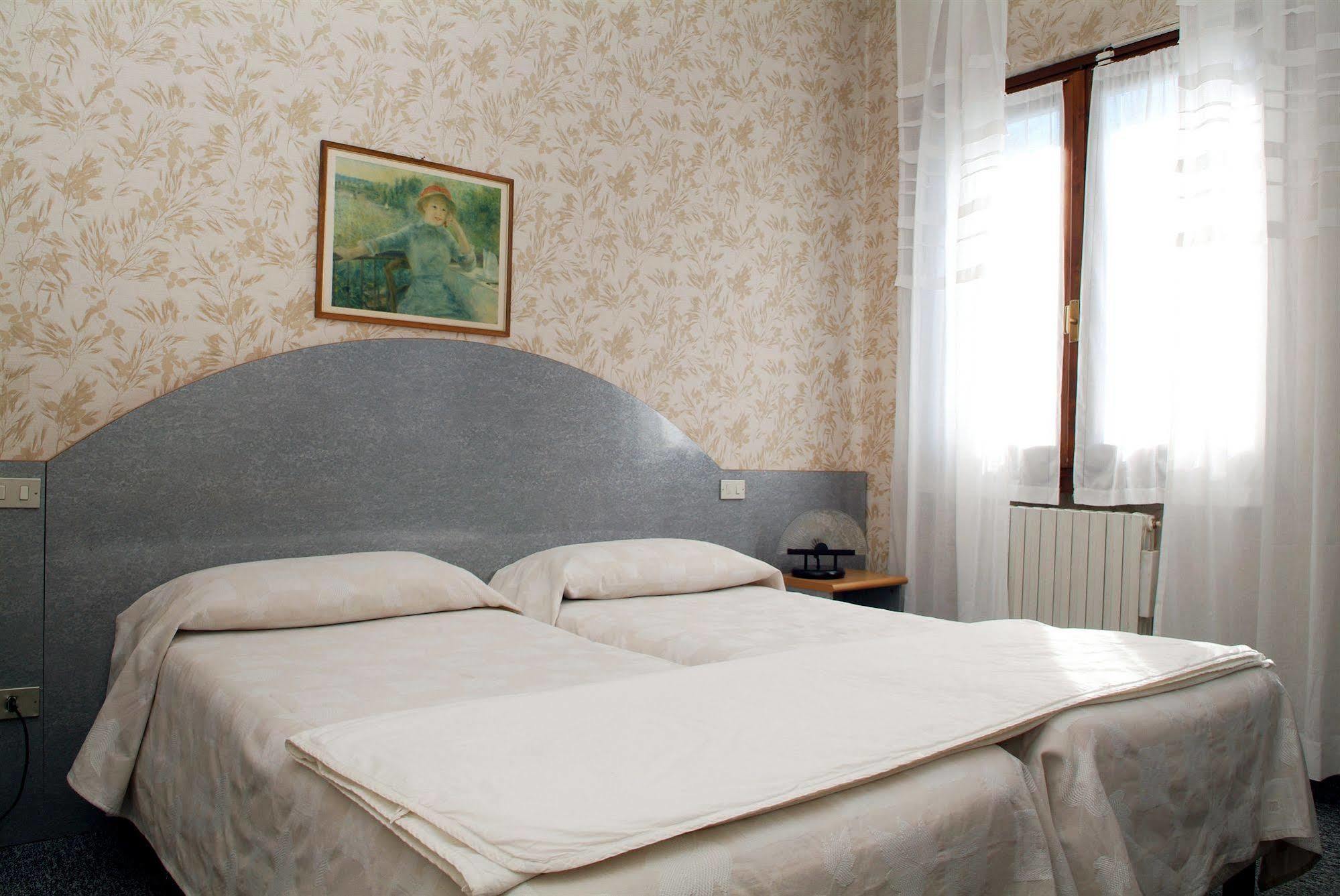 Residence Alba Colombare Di Sirmione Екстер'єр фото